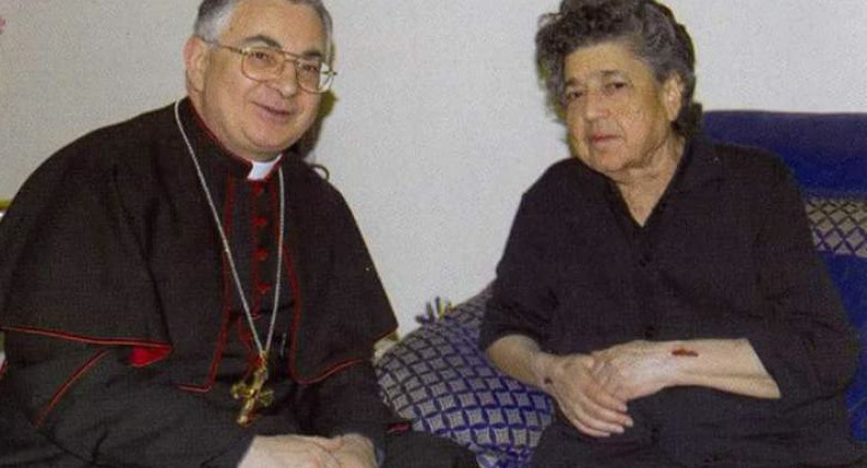 Il vescovo Luigi Renzo con Natuzza Evolo