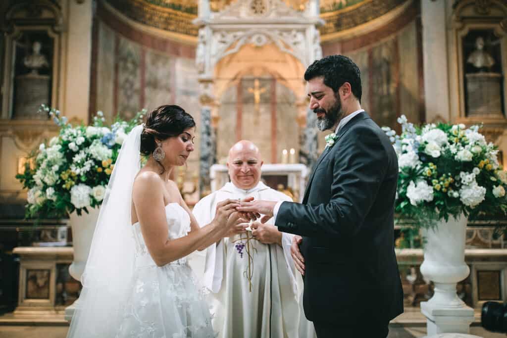 Tempi-di-scatto-durante-i-matrimoni-in-chiesa