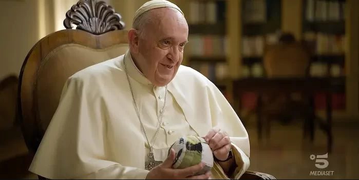 Papa Francesco intervista Canale 5