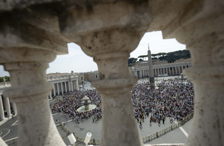 Papa Francesco Angelus Piazza San Pietro