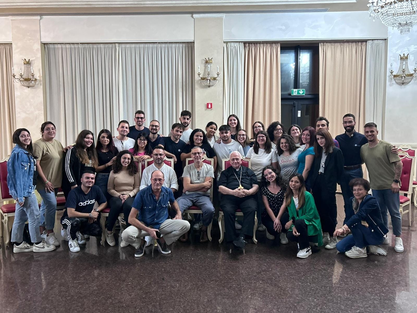 Foto di gruppo con monsignor Milito