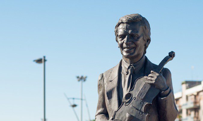 Mino Reitano monumento Reggio Calabria (particolare foto Comune RC F I )