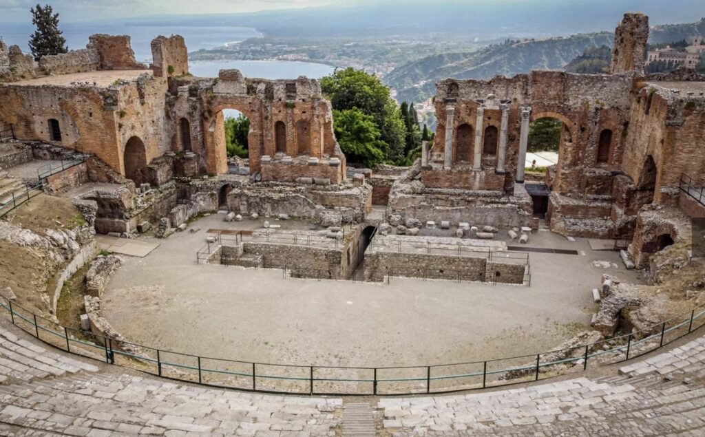 Teatro Greco Tarormina invito al viaggio