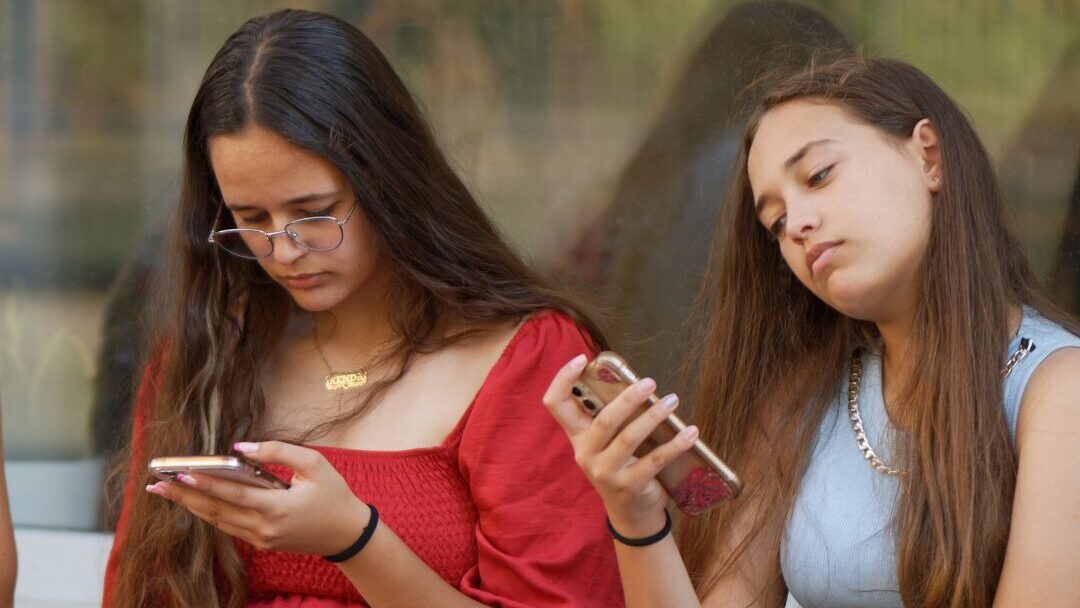 Uso smartphone adolescenti