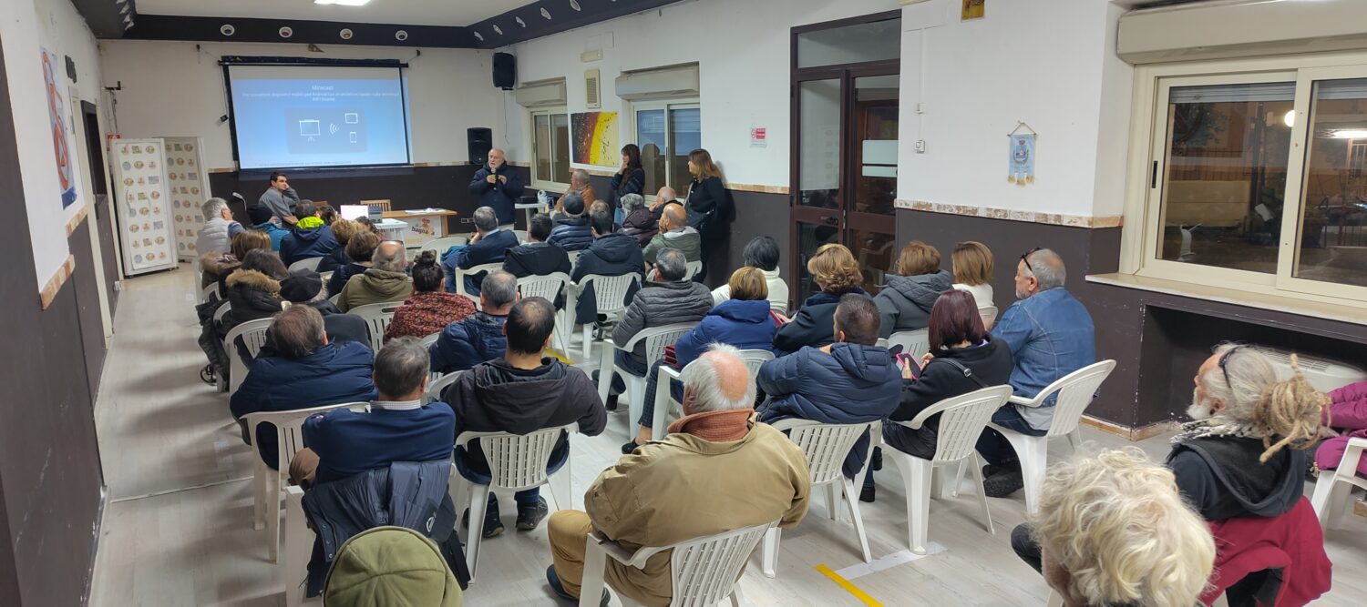 il Comitato Difesa Costa Viola durante l'assemblea a Bagnara