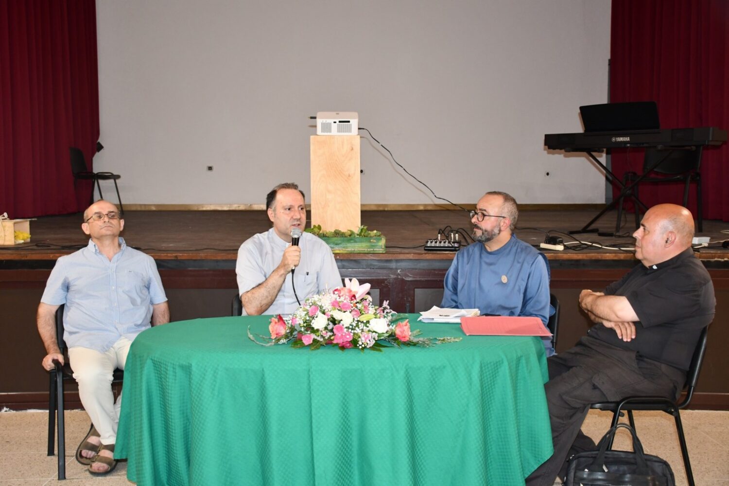 Tavolo dei relatori convegno su Ferrante