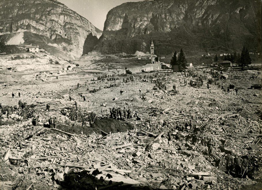 Disastro del Vajont Fotografia scattata dall'Ispettorato dei Vigili del Fuoco Wikicommons