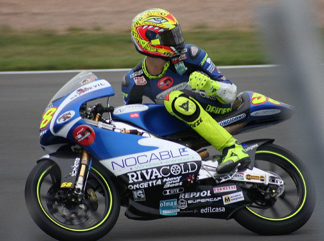 Marco Simoncelli durante il Gran Premio di Gran Bretagna 2005 Wikicommons