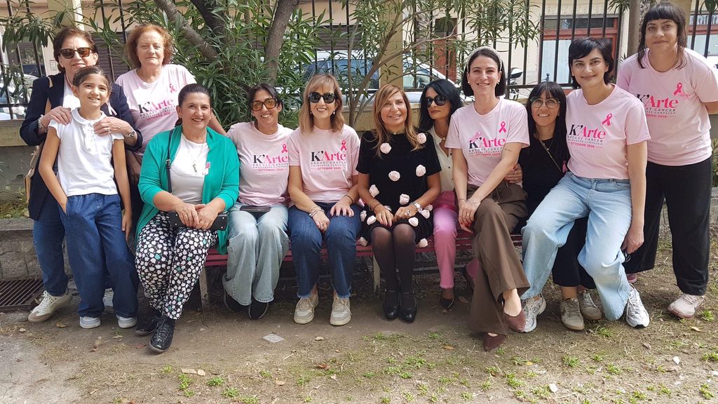 inaugurazione panchina rosa prevenzione donna Ospedale Melito ()